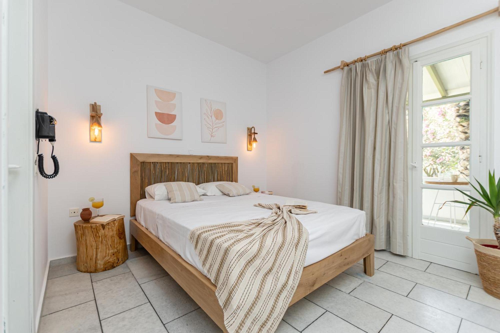 Studios Vrettos Beachfront Hotel Plaka  Exterior photo