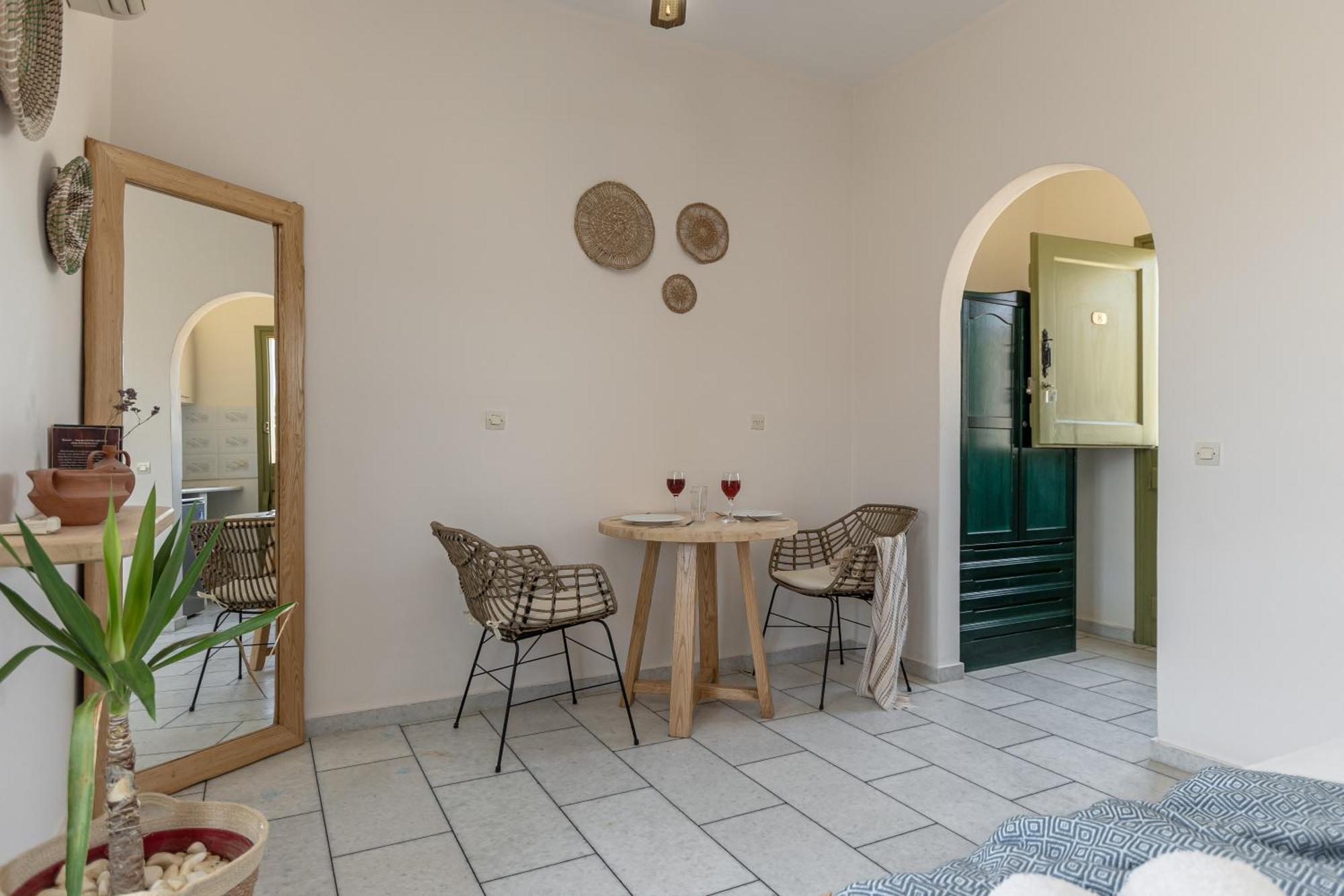 Studios Vrettos Beachfront Hotel Plaka  Exterior photo